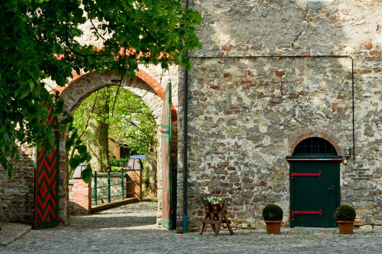 Hotel Wasserburg Zu Gommern Exterior foto